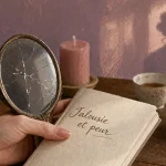 Citation sur les jalouses : jalousie féminine, miroir et carnet.